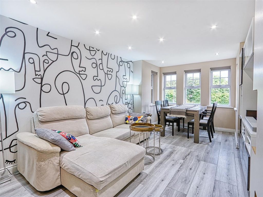 Property photo 1 of 20 Lounge Diner