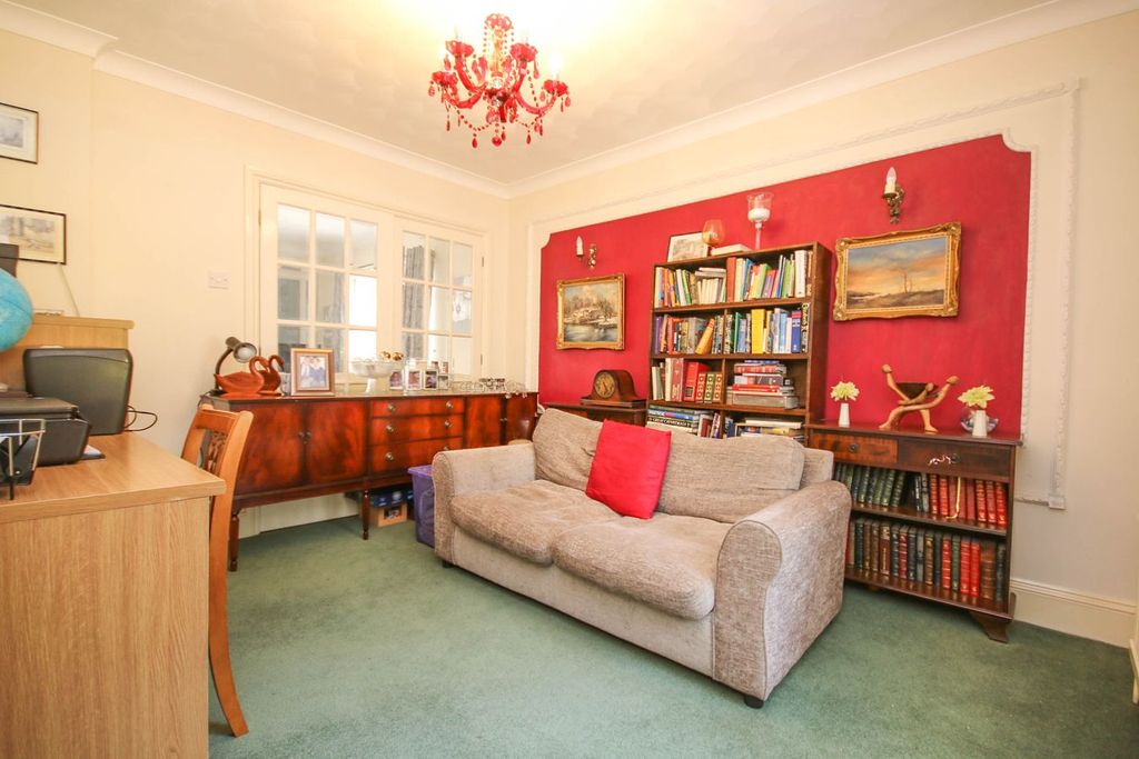 Property photo 2 of 30