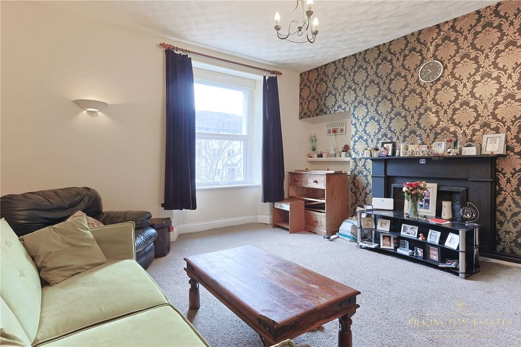 Property photo 2 of 18 4275173