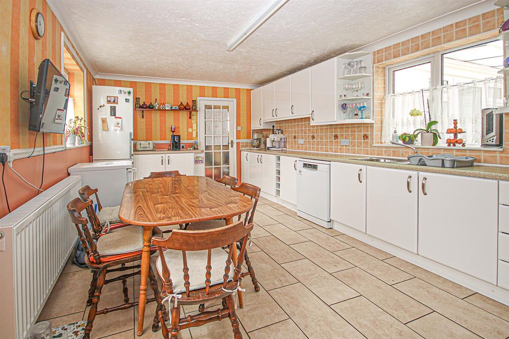 Property photo 3 of 19 Kit Br 8.Jpg