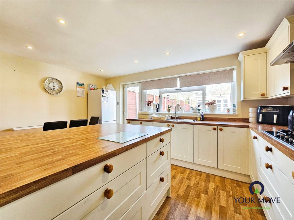 Property photo 3 of 13 Kitchen