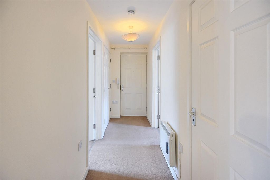 Property photo 2 of 10 Entrance Hall