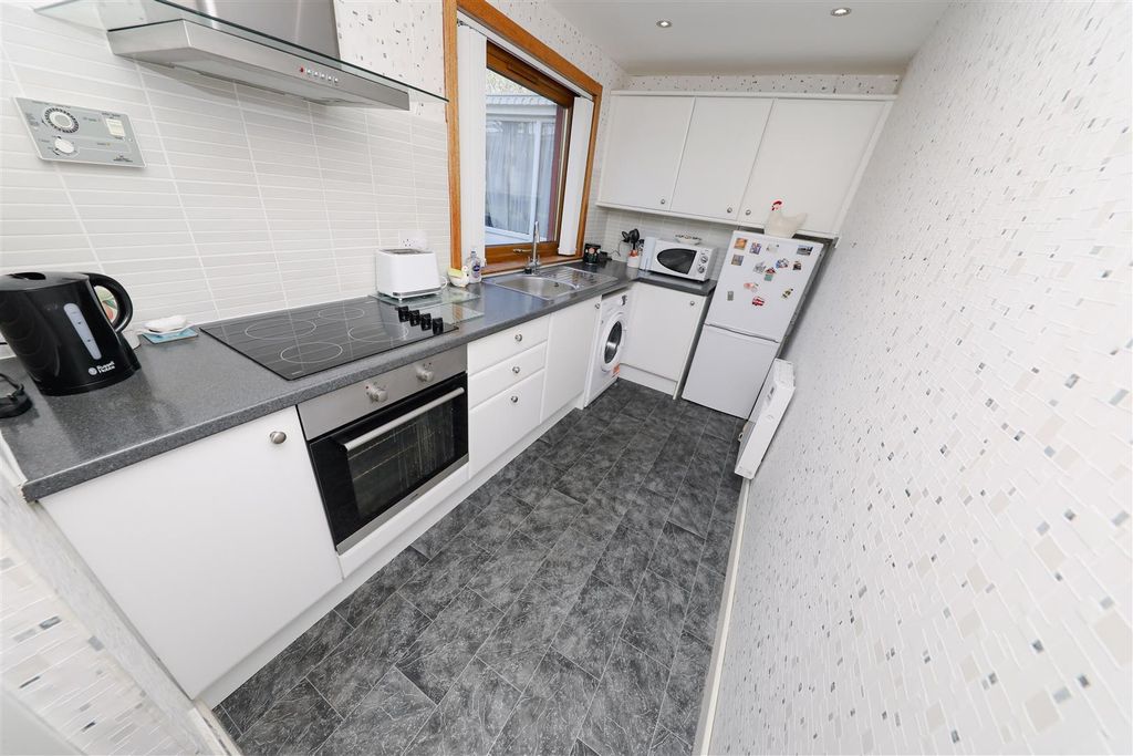 Property photo 3 of 14 c