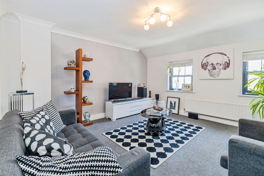 Property photo 2 of 19