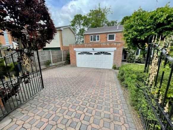 Property photo 1 of 68 Advert -- (41)