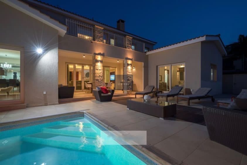 Property photo 2 of 26