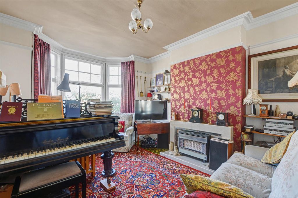 Property photo 2 of 23 Lounge_1.Jpeg