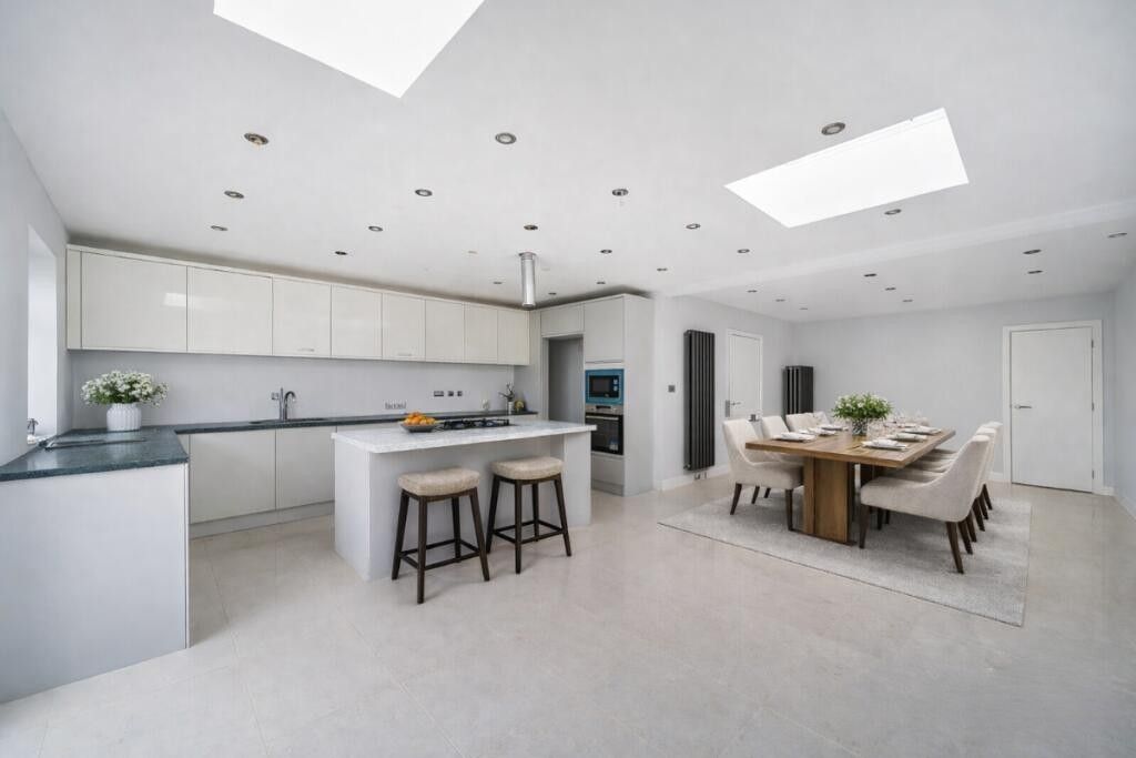 Property photo 3 of 27