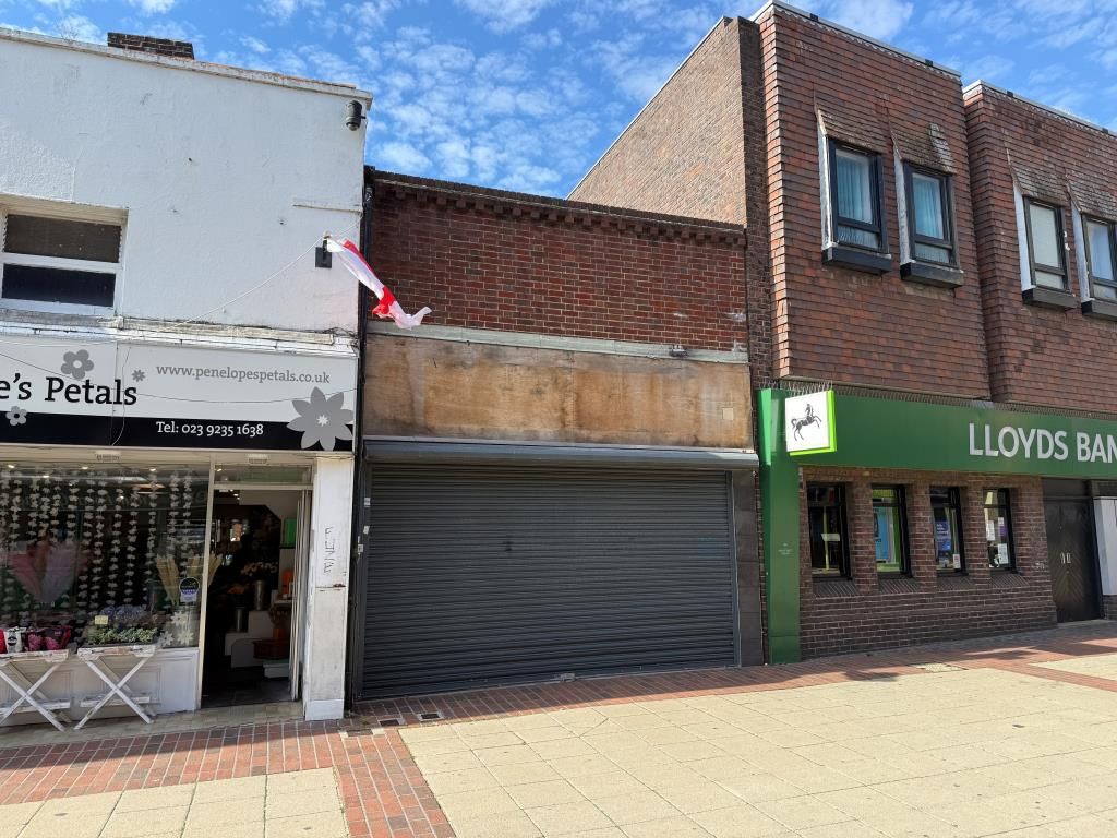 Property photo 1 of 8 Commercial Unit In Pedestrianised High Street