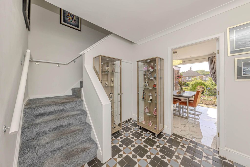Property photo 2 of 27