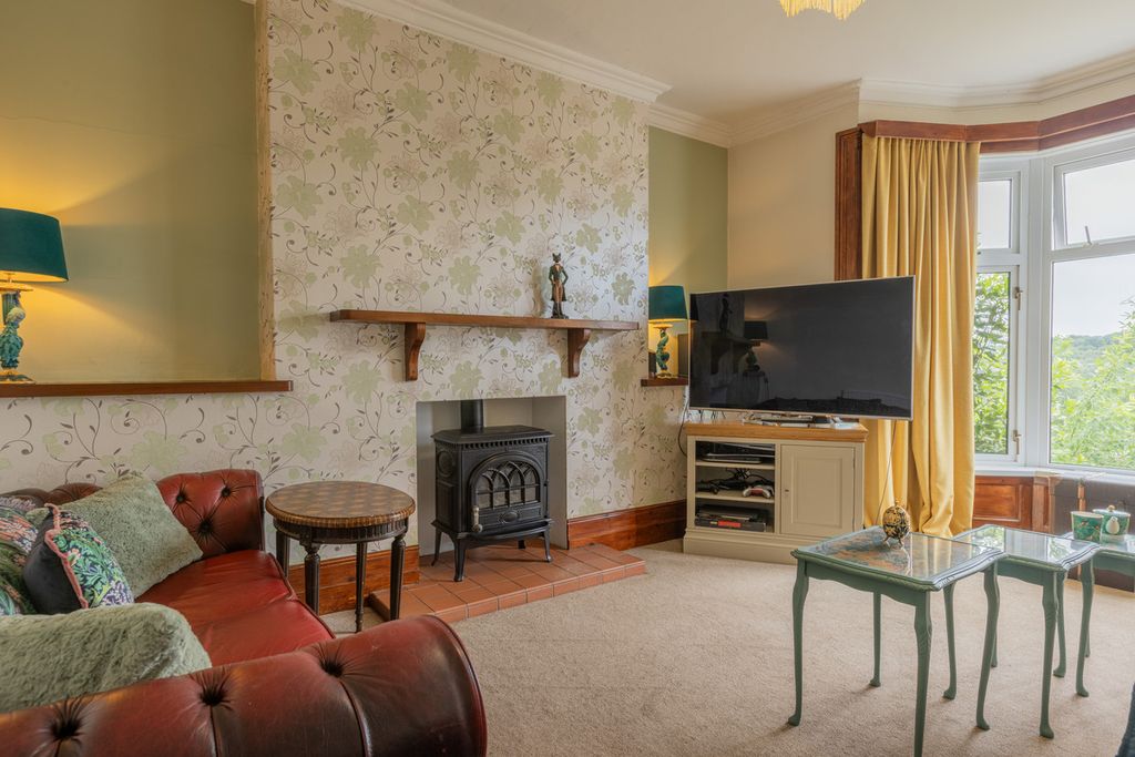 Property photo 3 of 31