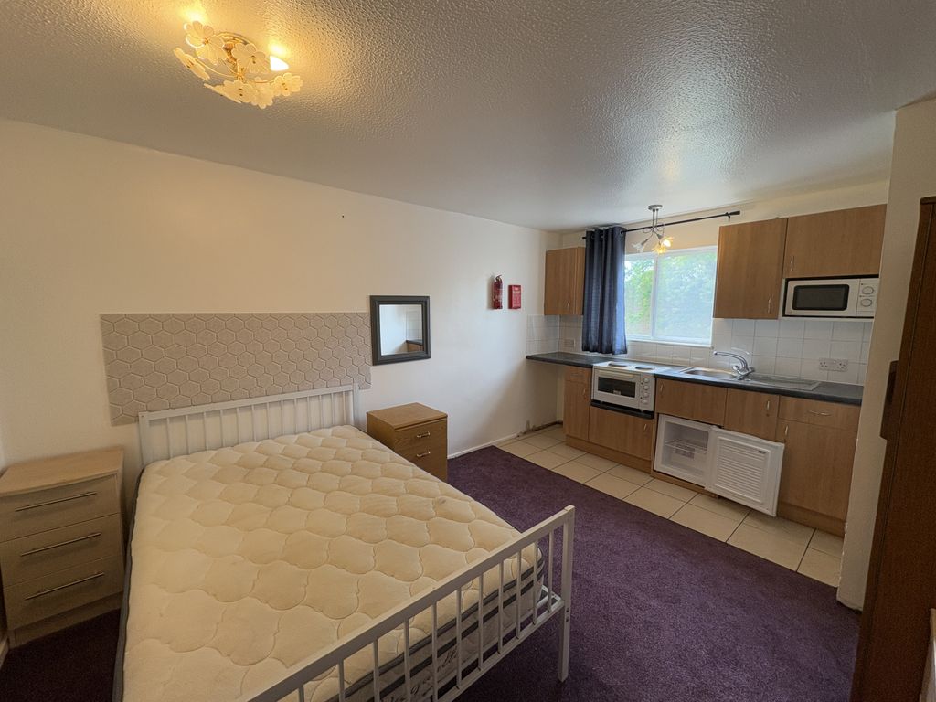 Property photo 1 of 3 Room