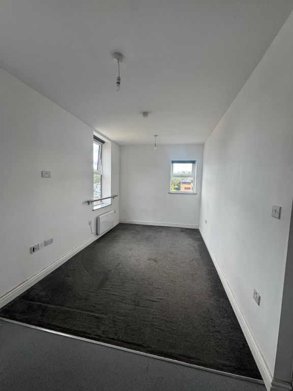 Property photo 3 of 6 Living Space