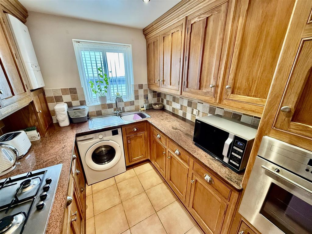 Property photo 3 of 11 Kitchen.Jpg