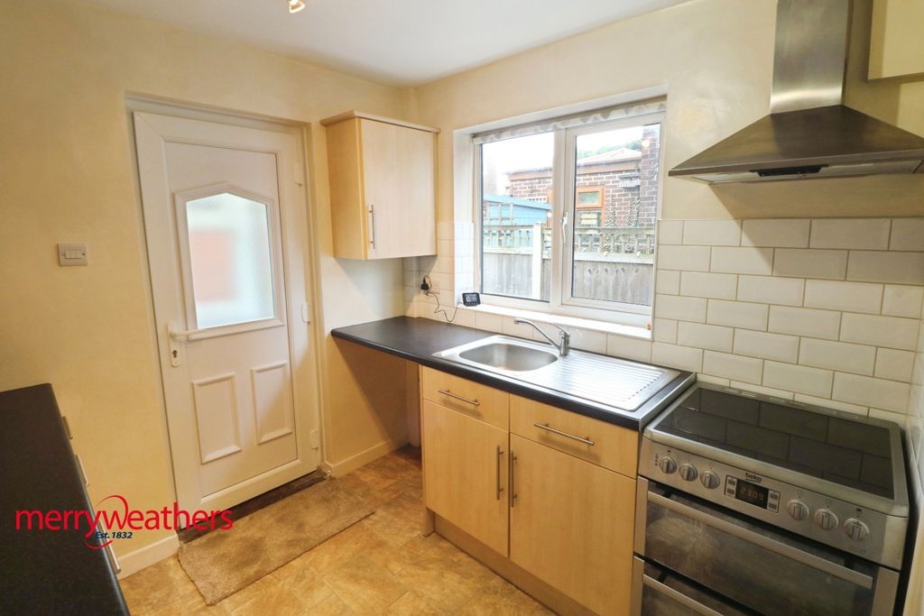 Property photo 3 of 16 Kitchen