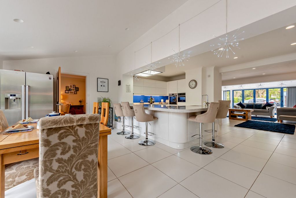 Property photo 2 of 45