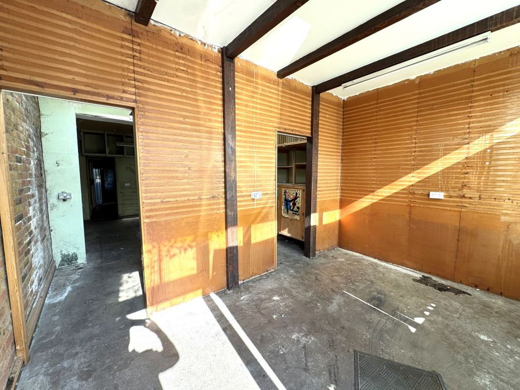 Property photo 3 of 23