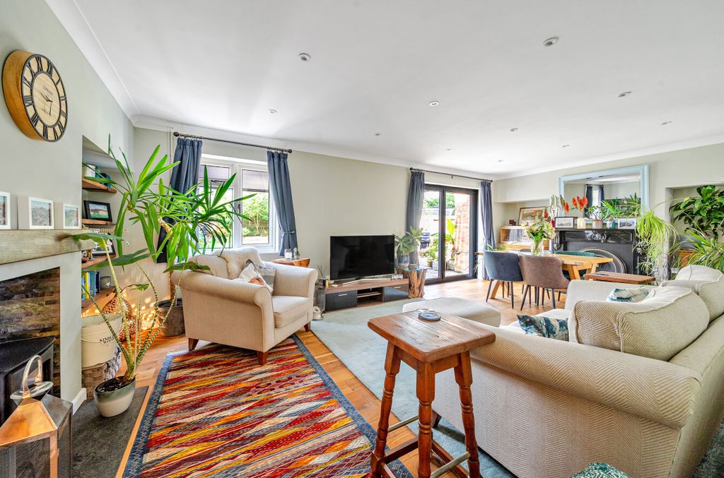 Property photo 3 of 23 1335748-7-6895c36...