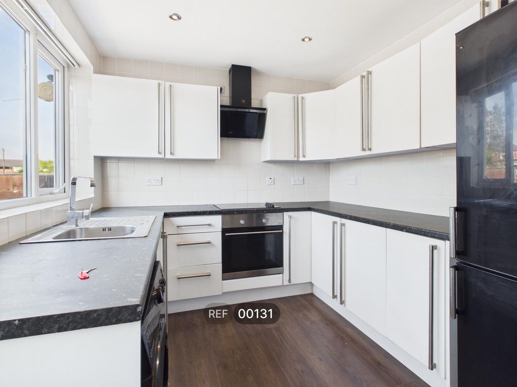 Property photo 3 of 25 Kitchen