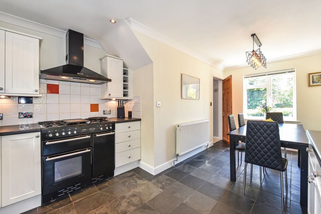 Property photo 2 of 30