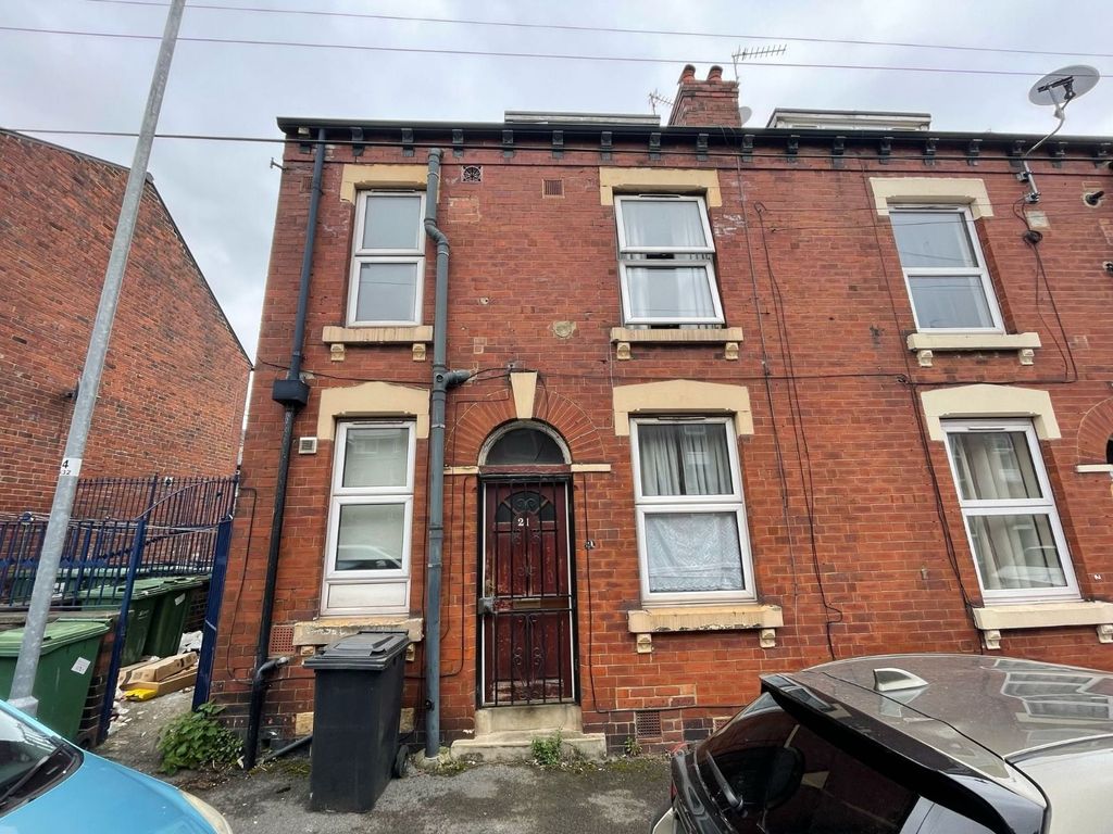 Property photo 1 of 3