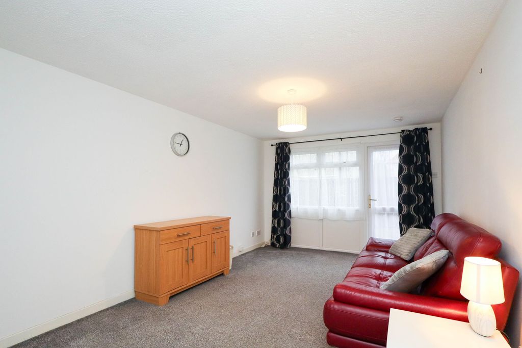 Property photo 2 of 19 Lounge