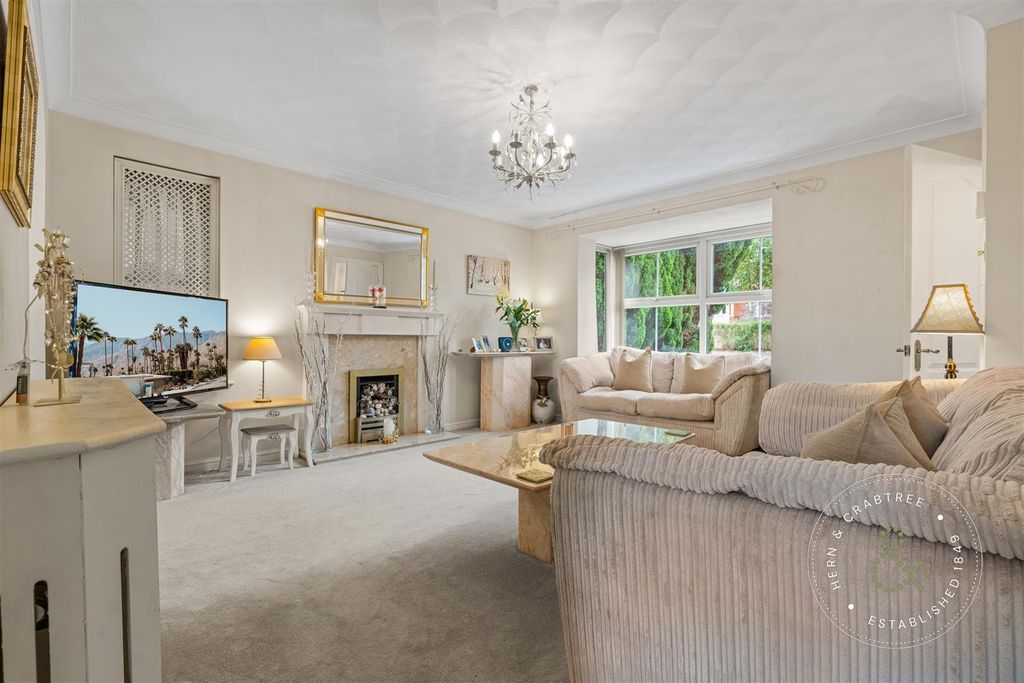 Property photo 3 of 43 Cranbourne Way, Pontprennau (4).Jpg