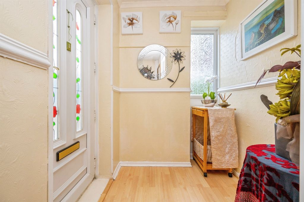 Property photo 2 of 19