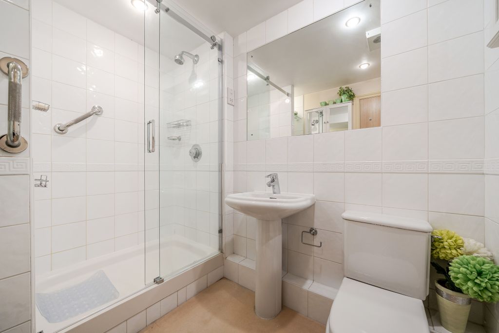 Additional image 6 of 2 bed flat for saleRay Mead Road, Maidenhead SL6