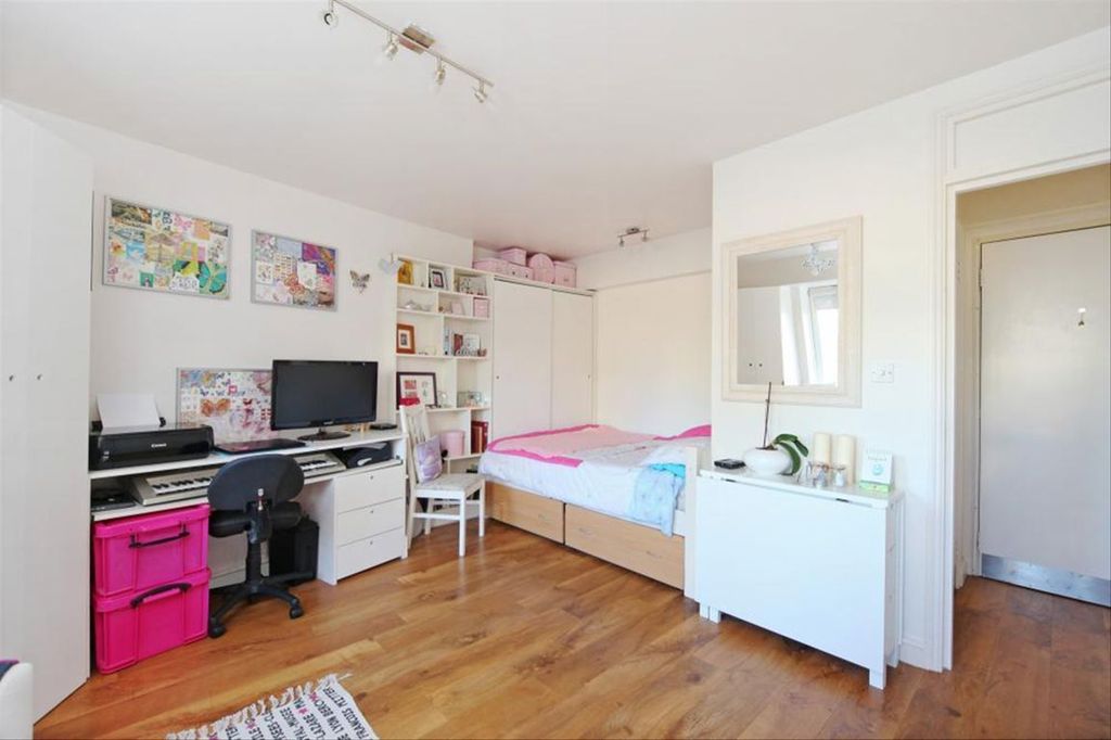 Property photo 2 of 5