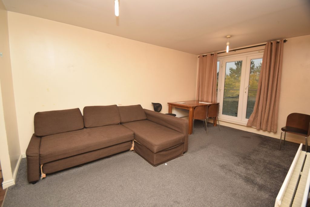 Property photo 3 of 7 Lounge