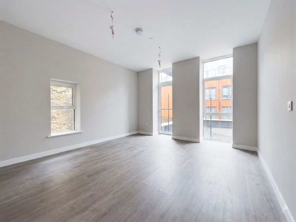 Property photo 3 of 8 Balcony