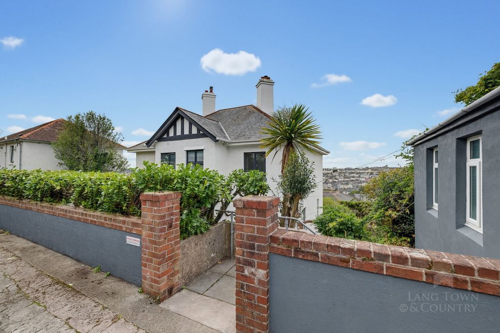 Property photo 2 of 49