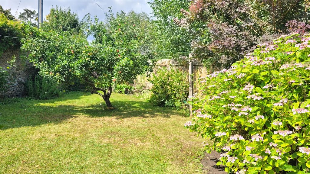 Property photo 2 of 26 Garden
