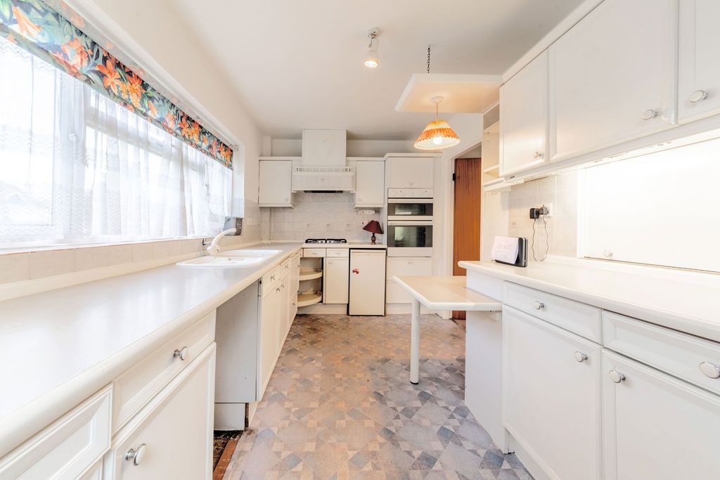 Property photo 3 of 54