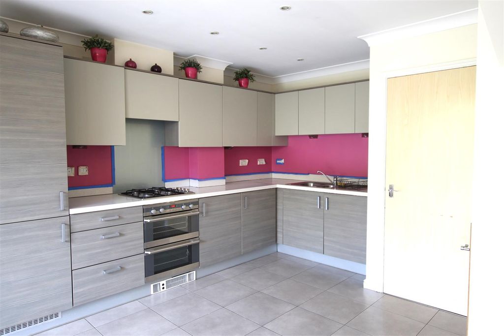 Property photo 2 of 16 Kitchen 2.Jpg