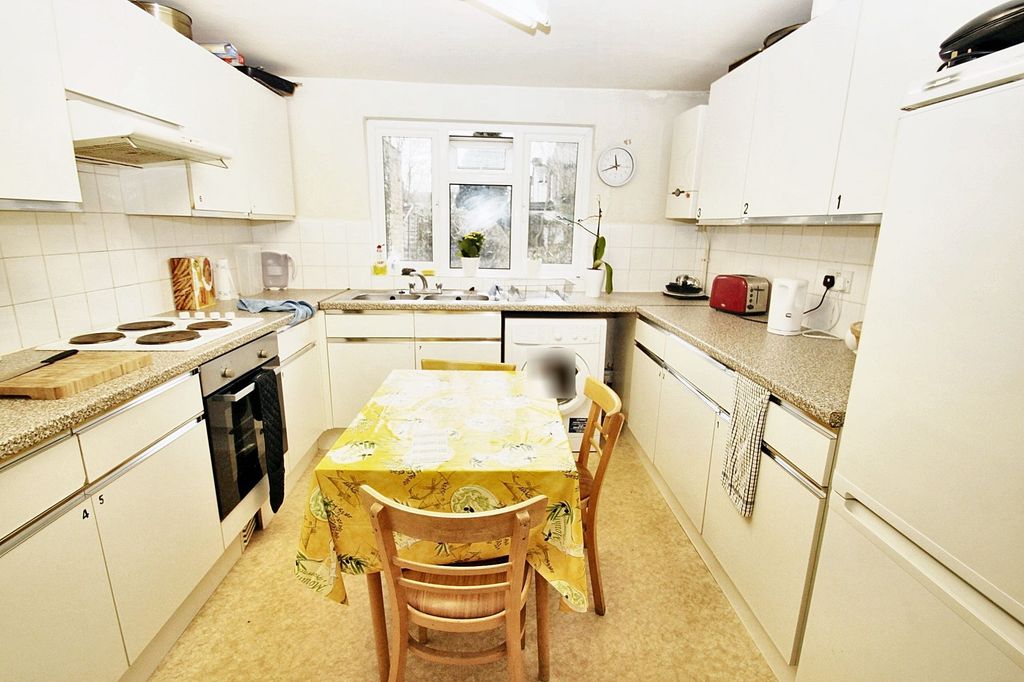 Property photo 3 of 4