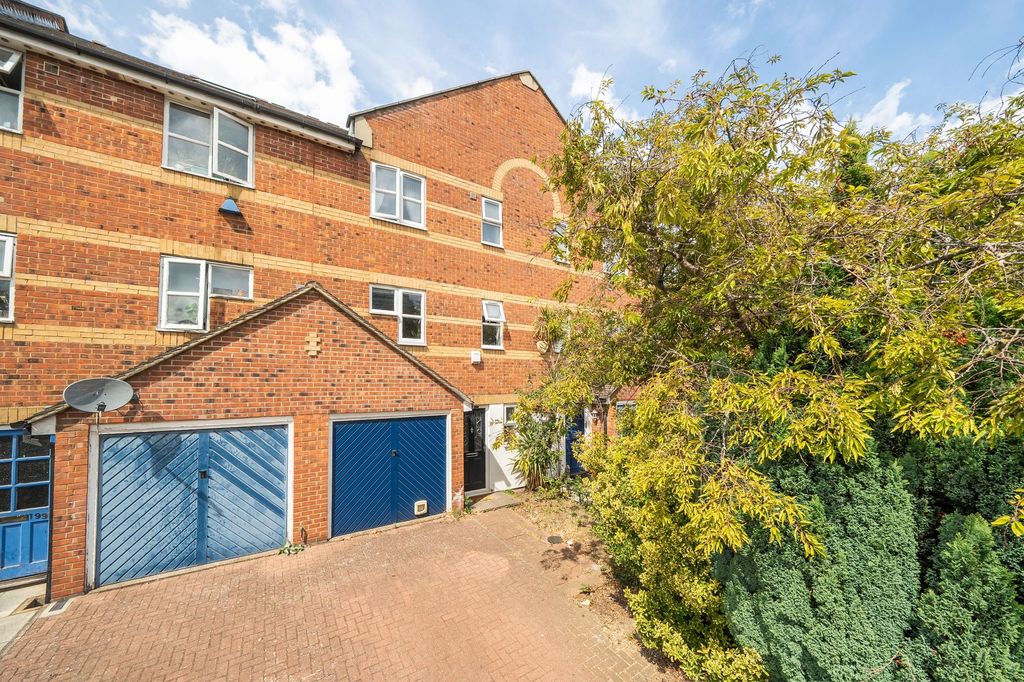 Property photo 1 of 24