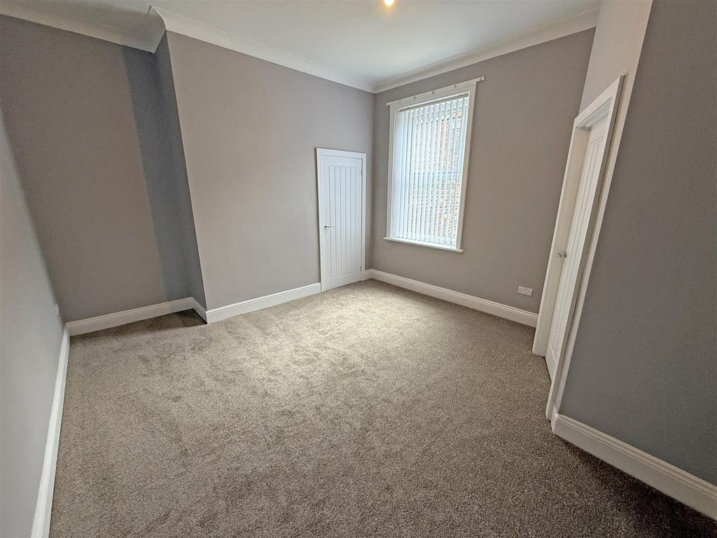 Property photo 3 of 11 Dining Room.Jpg