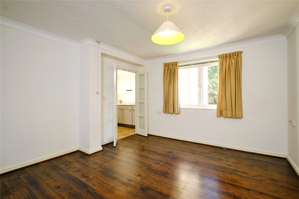 Property photo 2 of 11 Living Room