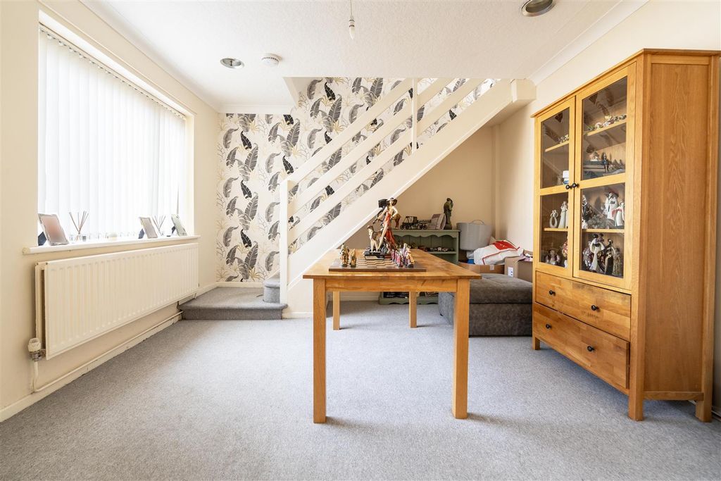 Property photo 3 of 10 Living Room