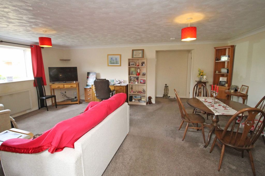 Property photo 3 of 8