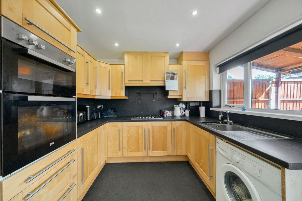 Property photo 3 of 23