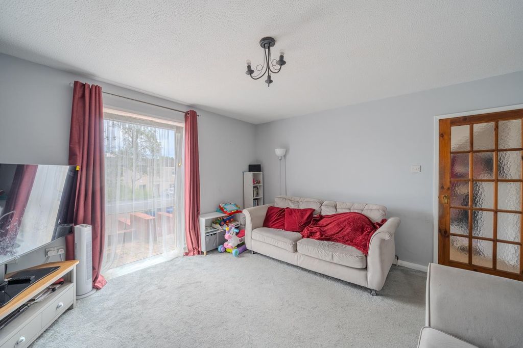 Property photo 3 of 15 14 Neath Court-8.Jpg