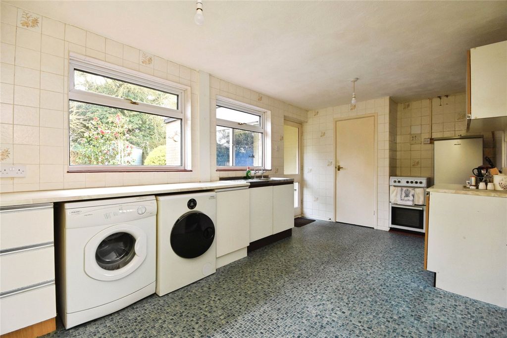 Property photo 3 of 17 Kitchen