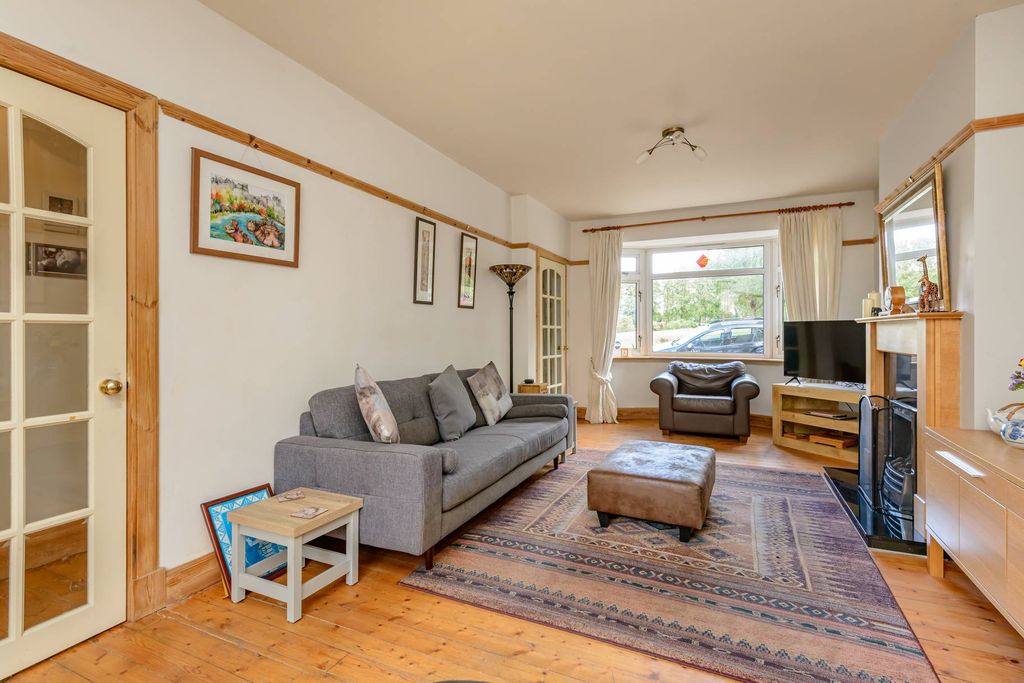 Property photo 3 of 34