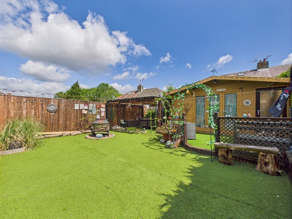 Property photo 2 of 16 Cam01268G0-Pr0350-Still005.Jpg