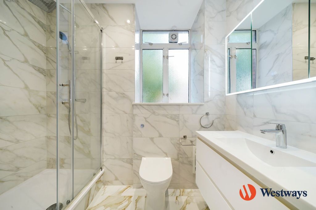 Property photo 3 of 9 Bathroom