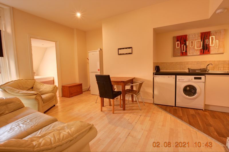 Property photo 3 of 8 Photo 7