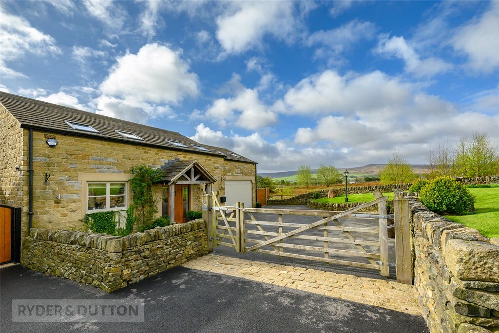 Property photo 1 of 34 Gated Access